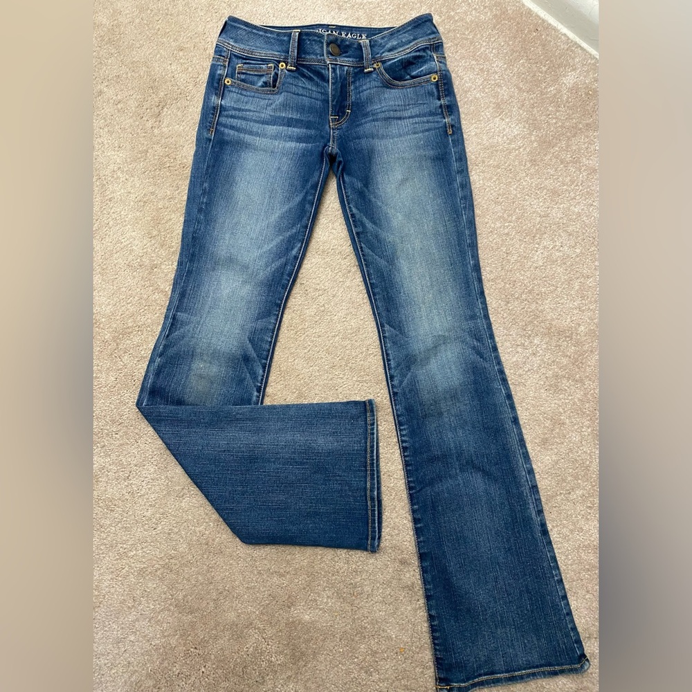 American Eagle, Size 2, Regular Length, Medium Wash, New Condition